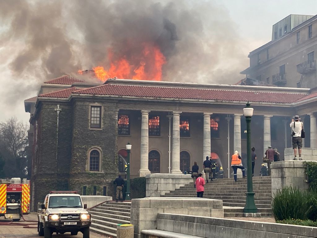 آتش سوزی کیپ تاون آفریقای جنوبی