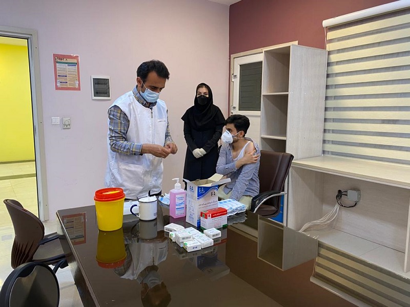 آغاز واکسیناسیون دانشجویان پرستاری دانشگاه آزاد اسلامی ناحیه جنوب و غرب استان قزوین علیه کووید-۱۹