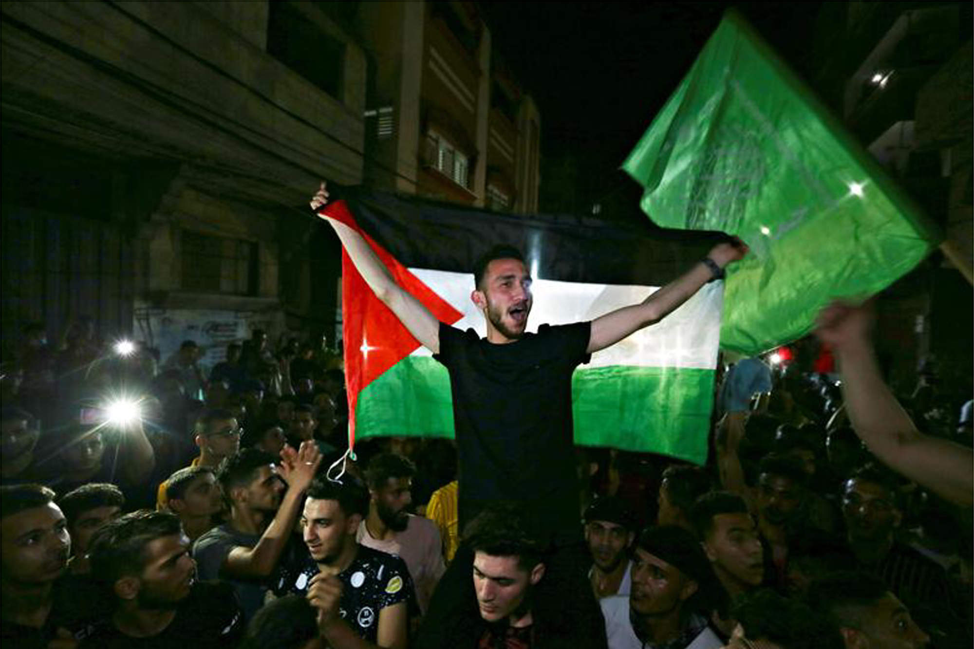 شادی فلسطینیان از آتش‌بس میان حماس و اسرائیل