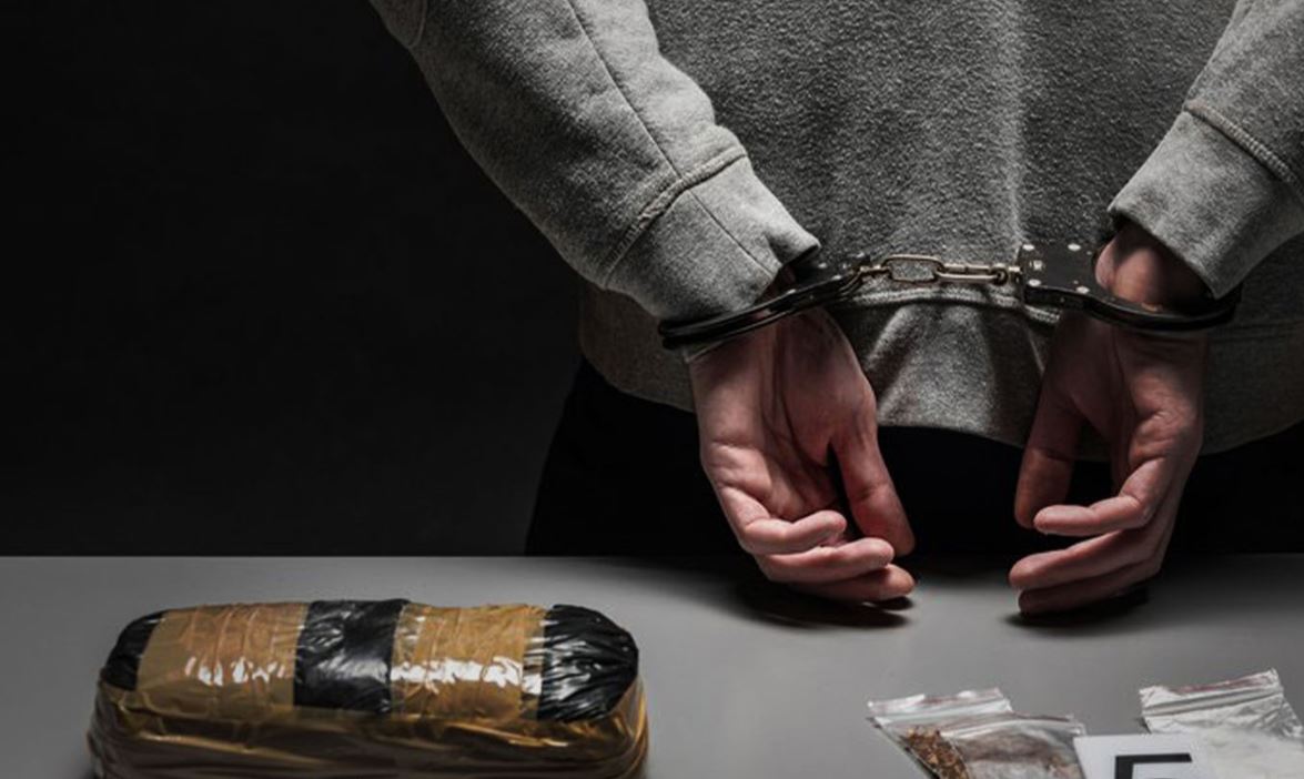 مواد مخدر زندان دستبند