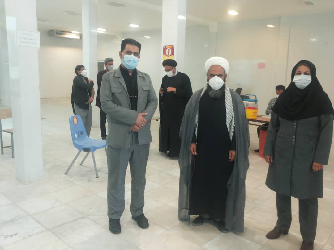 بازدید شاکری‌فر امام جمعه ممسنی از محل واکسیناسیون مردم