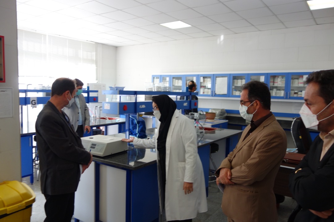 عبدالله محمدی در حاشیه بازدید از آزمایشگاه‌ها و مراکز تحقیقاتی دانشگاه آزاد اسلامی واحد ارومیه