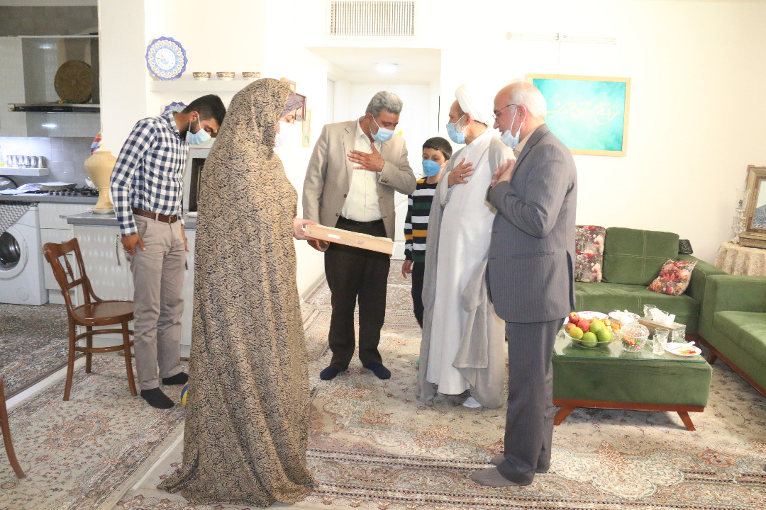 دیدار رئیس دانشگاه آزاد اسلامی یزد با خانواده شهید روح‌الله مهرابی