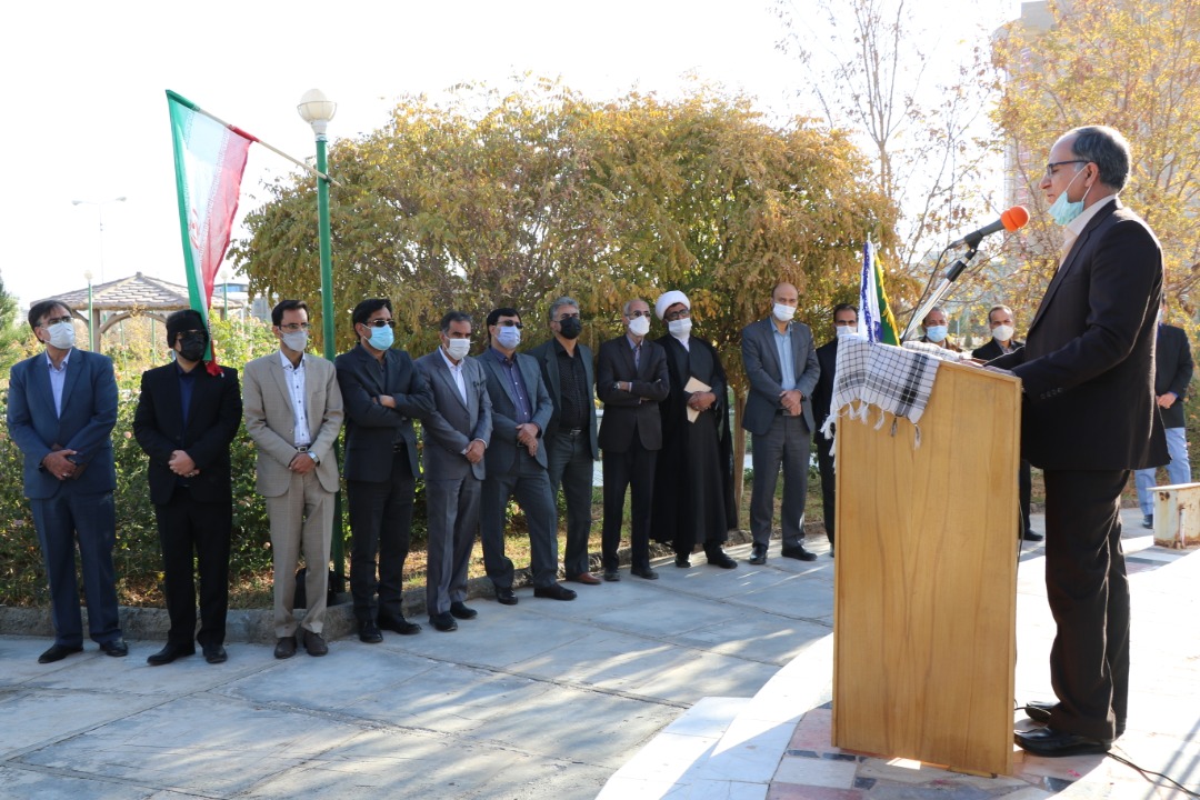 مراسم گرامیداشت هفته بسیج که بر مزار شهدای گمنام دانشگاه آزاد اسلامی واحد زاهدان