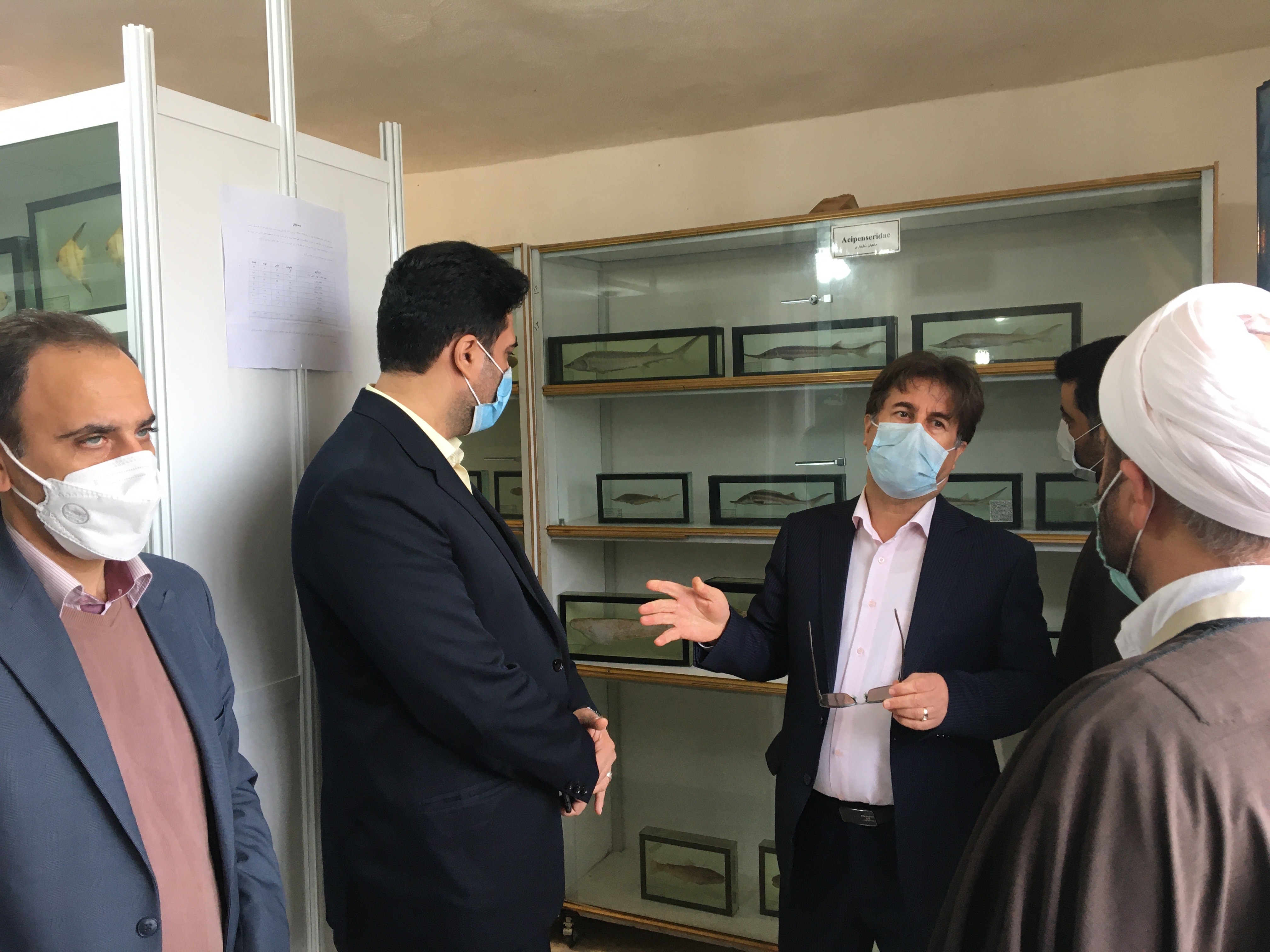 بازدید دانشگاهیان دانشگاه آزاد لنگرود در هفته پژوهش از مرکز تحقیقات دکتر کیوان دانشگاه آزاد لاهیجان