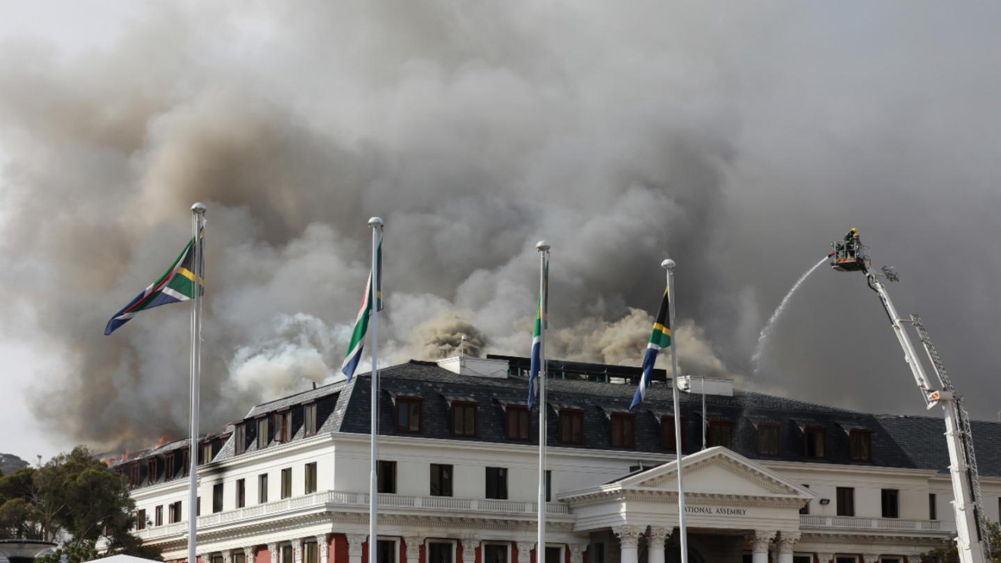 آتش سوزی مجلس آفریقای جنوبی