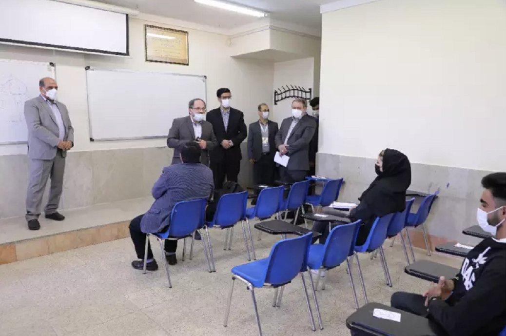 بازدید دکتر جهان‌بین از روند بازگشایی کلاس‌ها در واحد قزوین