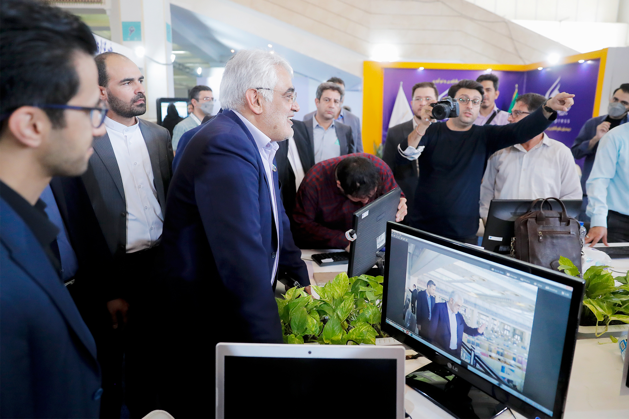 بازدید دکتر طهرانچی از روند آماده سازی نمایشگاه رویداد ملی عصر امید