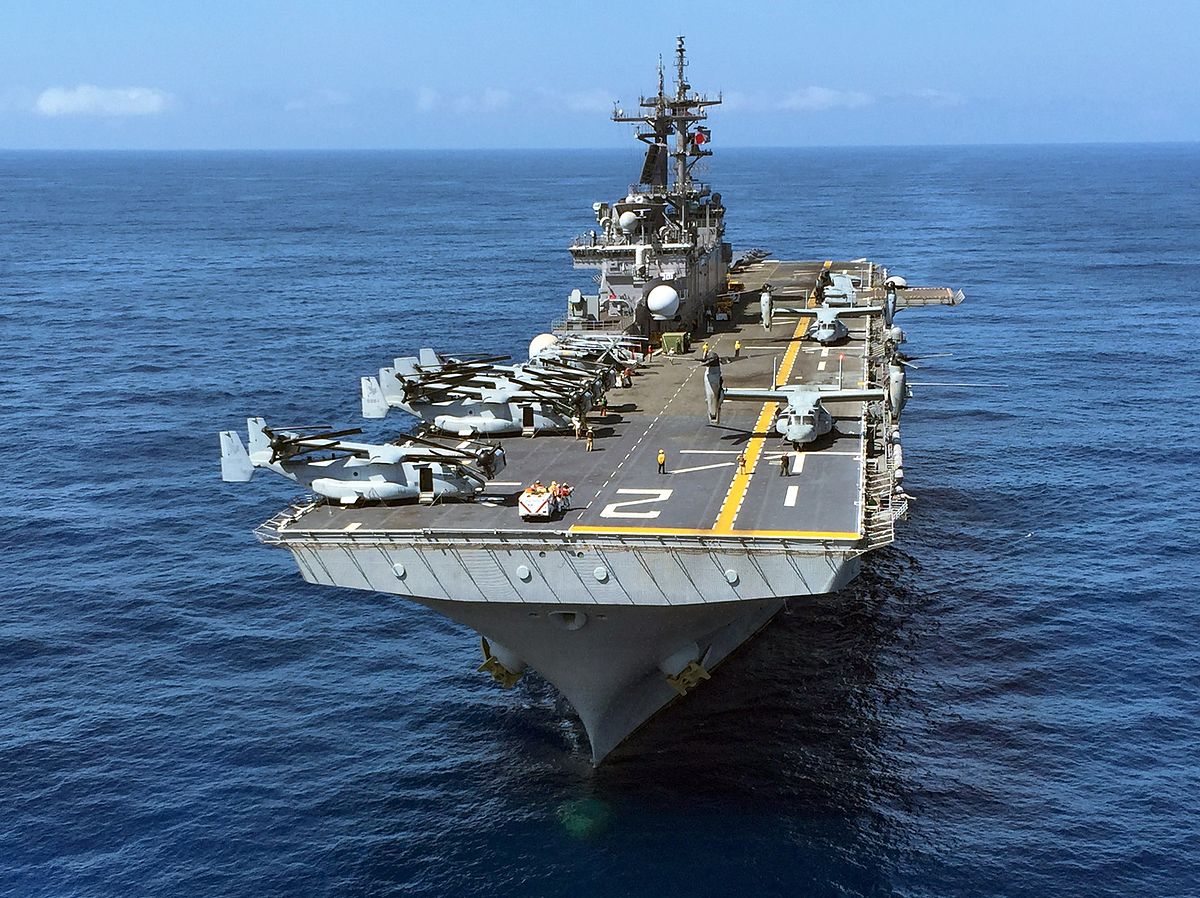 Assault_ship_USS_Essex_(LHD_2)_transits_the_Pacific_Ocean.jpg