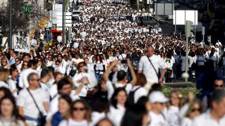 773x435_portuguese-nurses-white-march-protest-takes-over-lisbon-streets.jpg