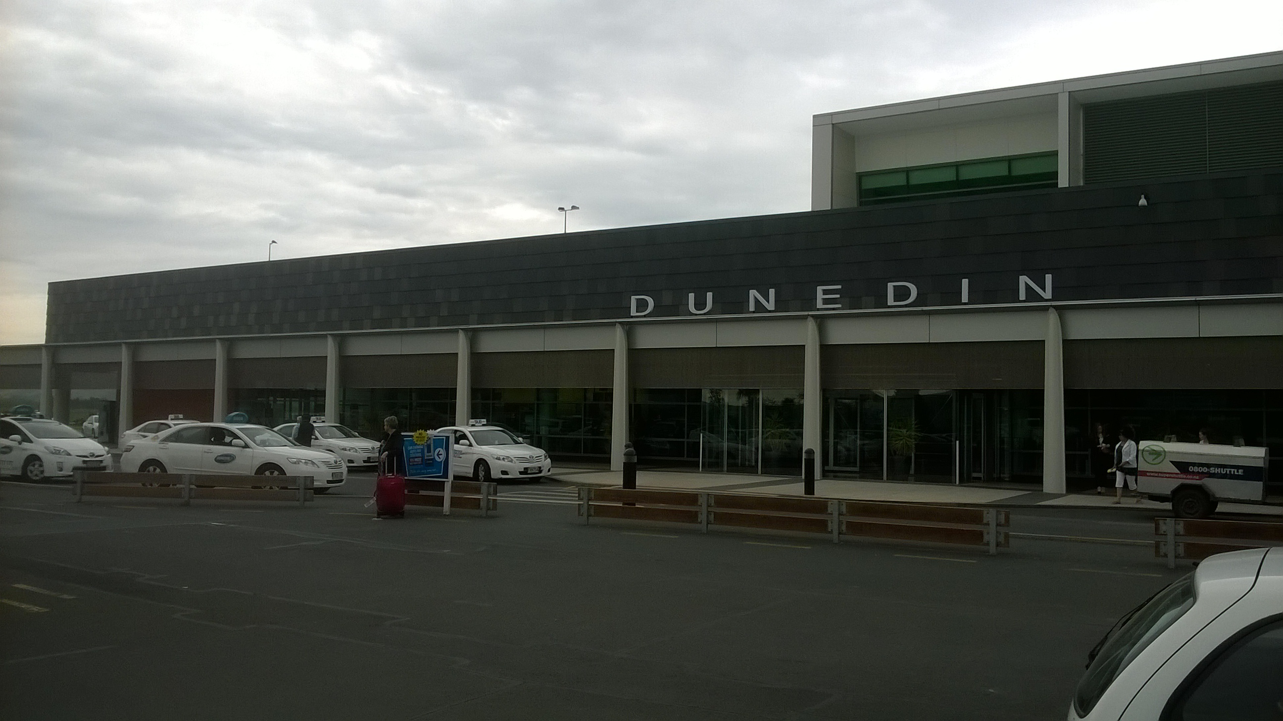 Dunedin_Airport_terminal.jpg