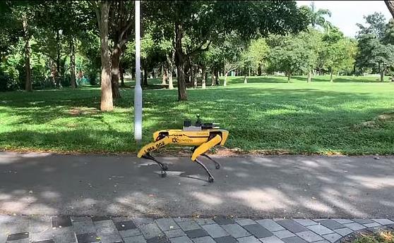 boston-dynamics-spot-robotic-dog-deployed-in-singapore-to-remind-people-to-keep-a-safe-distance.jpg