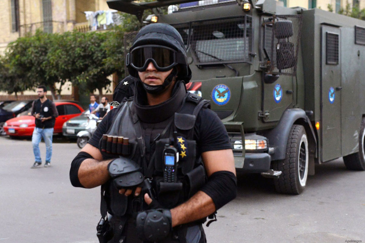 armed-egyptian-police-2.jpg
