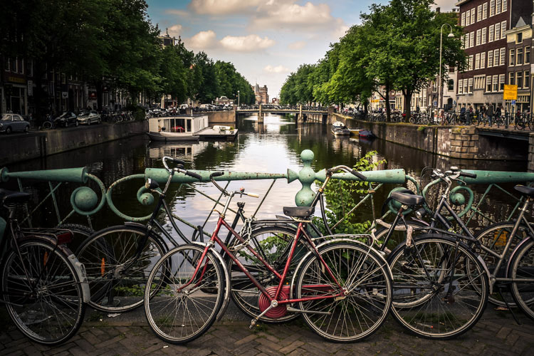 bike-riding-in-amesterdam.jpg