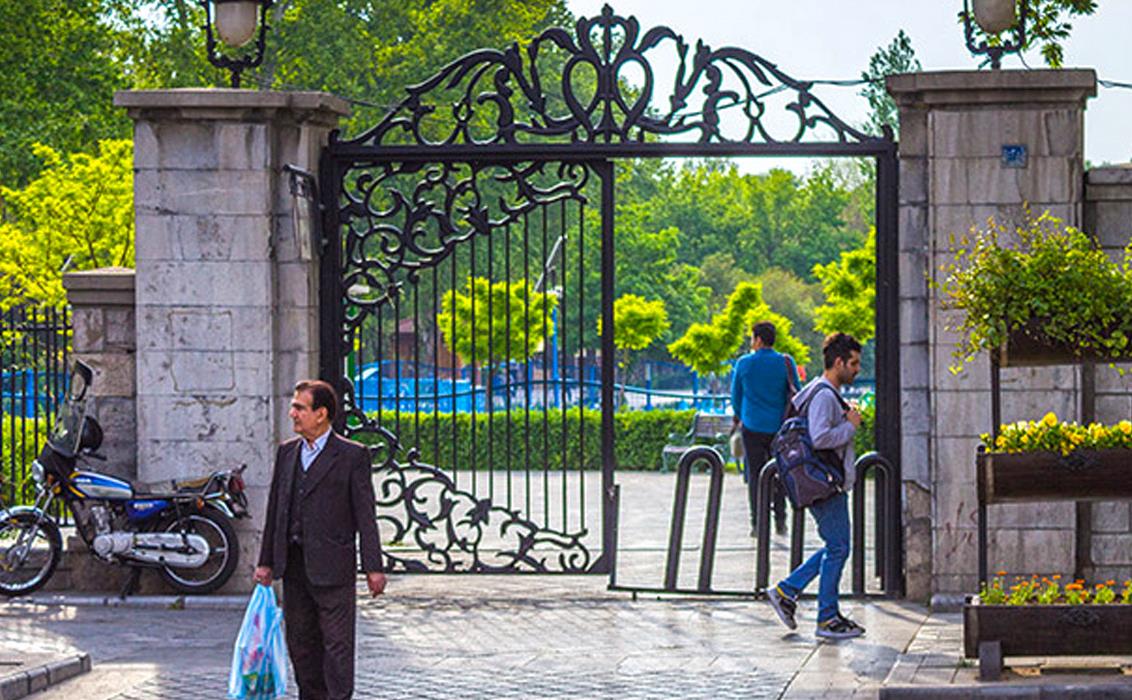 Entrance-door-to-Tehran-city-park.jpg