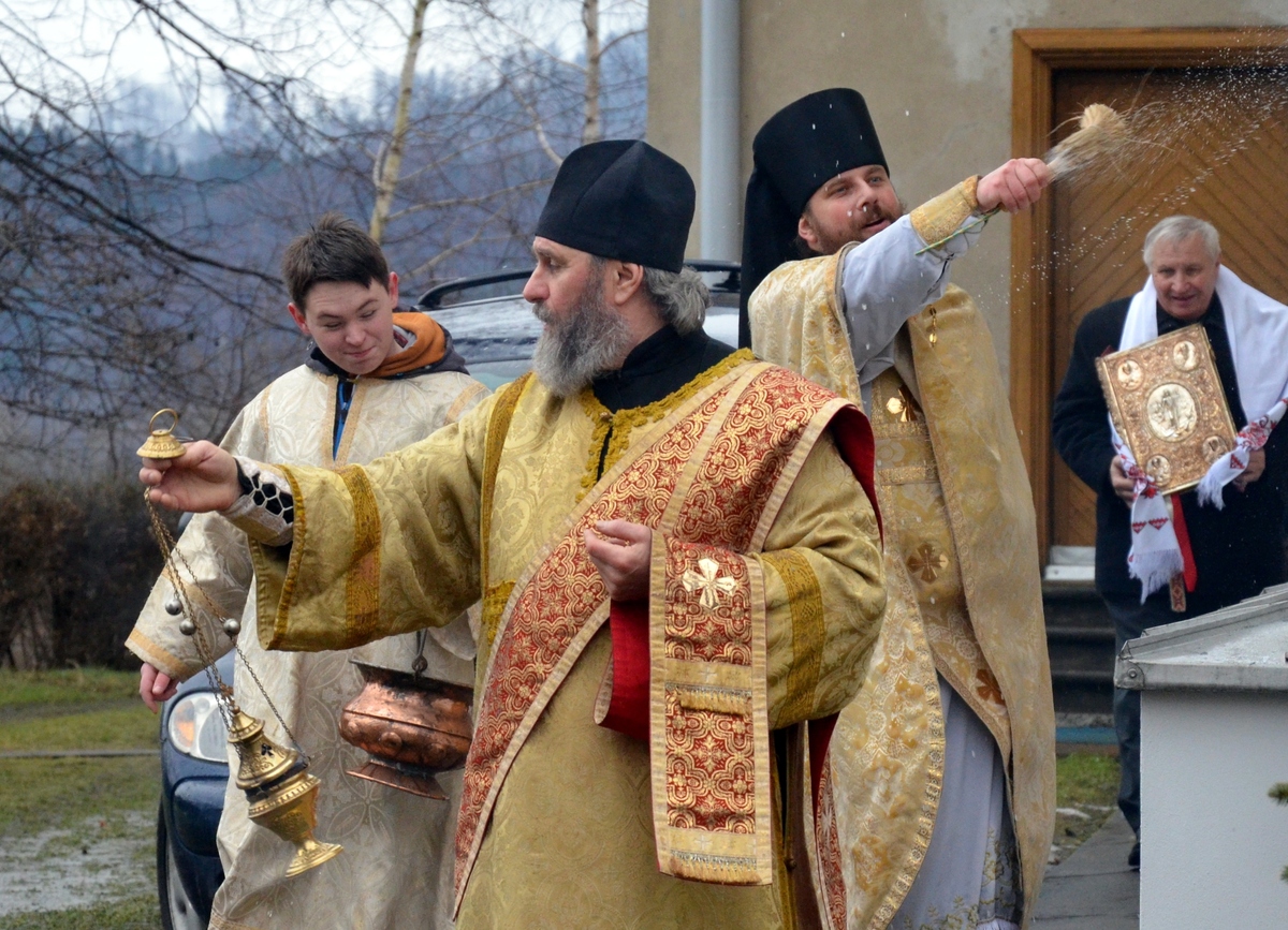 زلنسکی تابعیت کشیشان کلیسای ارتدکس اوکراین را تعلیق کرد