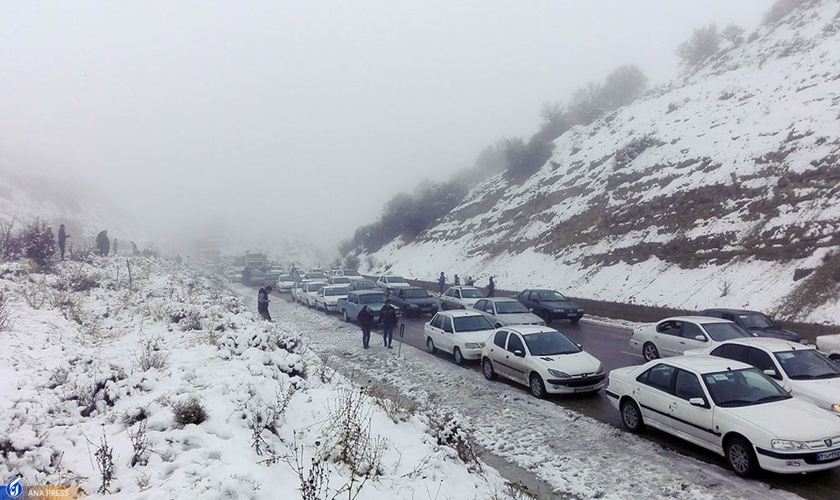کاهش ۴.۵ درصدی تردد‌های جاده ای؛ بارش برف در جاده‌های ۱۴ استان