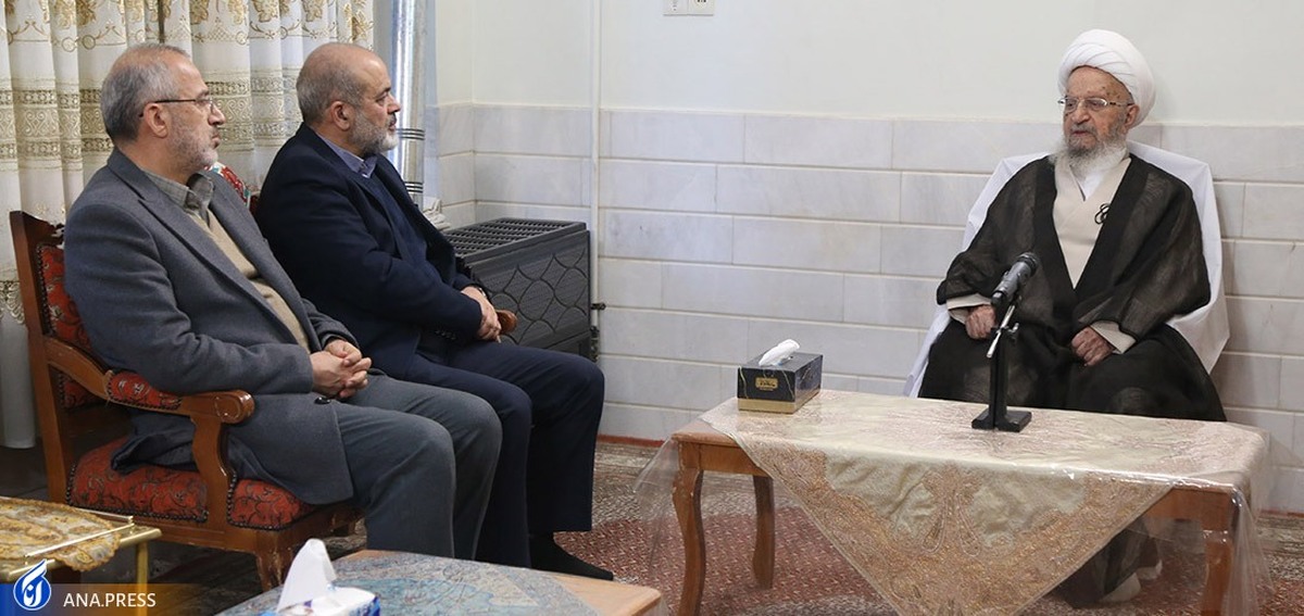 وزیر کشور با آیت الله مکارم شیرازی دیدار و گفت‌وگو کرد