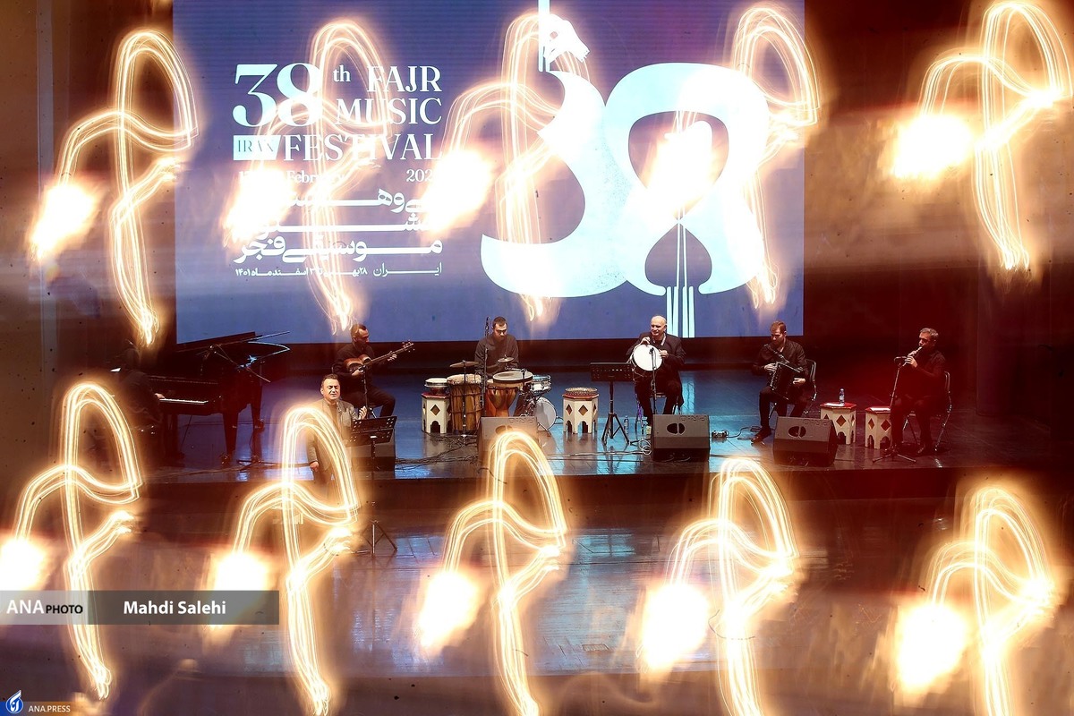 اجرای گروه آذربایجانی در دومین شب از سی و هشتمین جشنواره موسیقی فجر