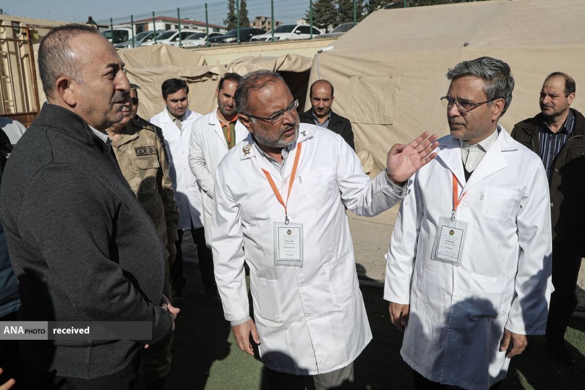 «مولود چاوش اغلو»از بیمارستان سیار ارتش در ترکیه بازدید کرد
