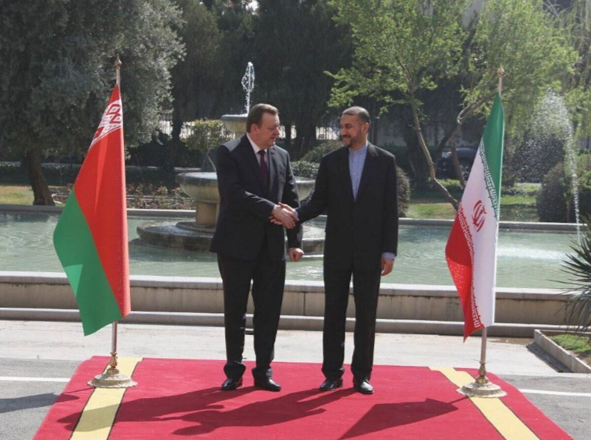 وزیران خارجه ایران و بلاروس بر اهمیت تسهیل امور کنسولی تجار تاکید کردند