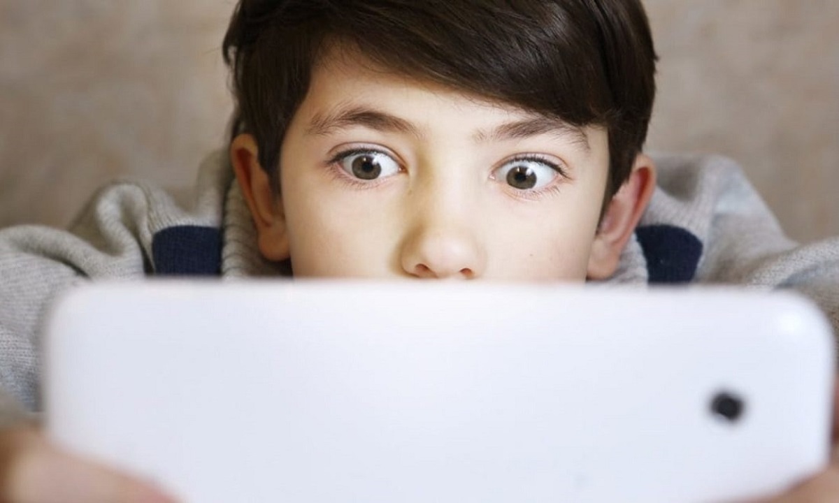 چگونه از کودکان در فضای وب مراقبت کنیم؟/ ضرورت آموزش صحیح به کودکان به‌جای ترساندن از حضور در اینترنت