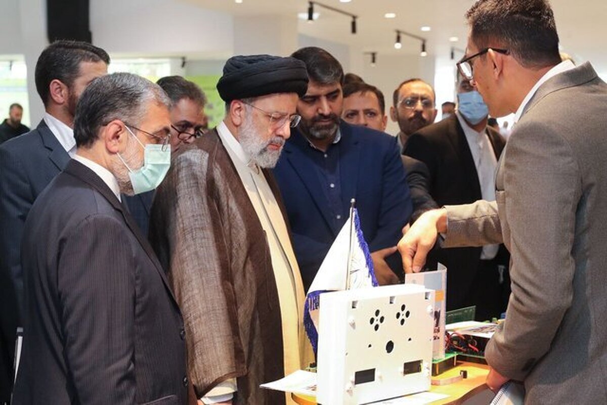 بازدید رئیس‌جمهور از نمایشگاه محصولات «روستاهای مولد دانش پایه»