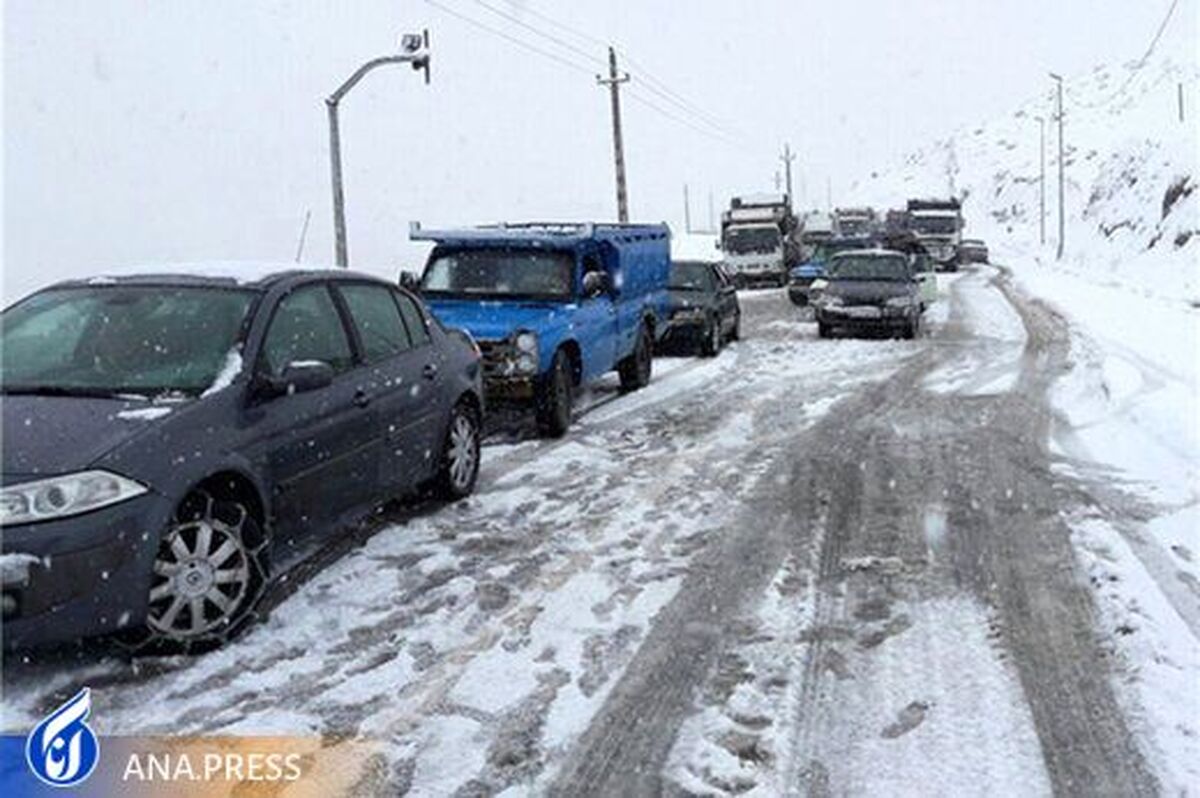 بارش برف و ترافیک سنگین در محور چالوس