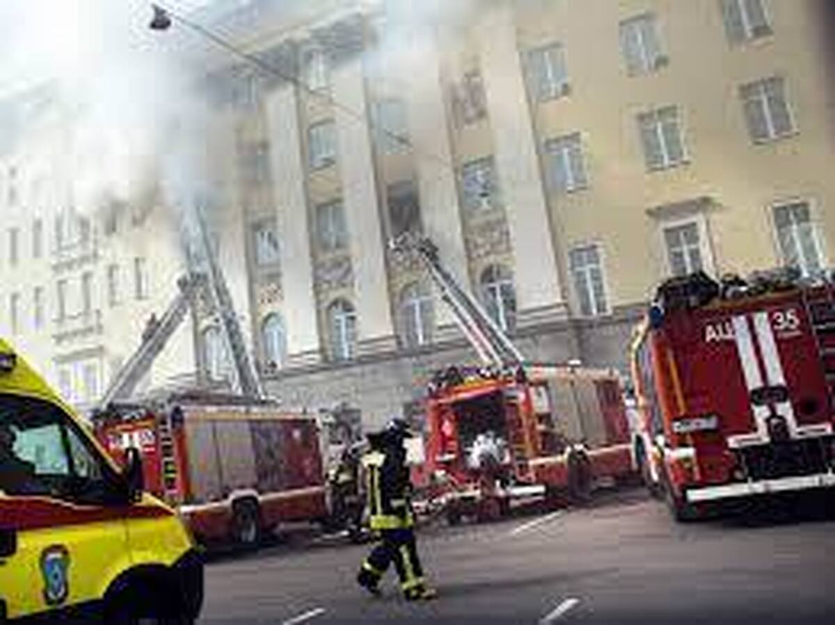آتش‌سوزی در ساختمان متعلق به وزارت دفاع روسیه + فیلم