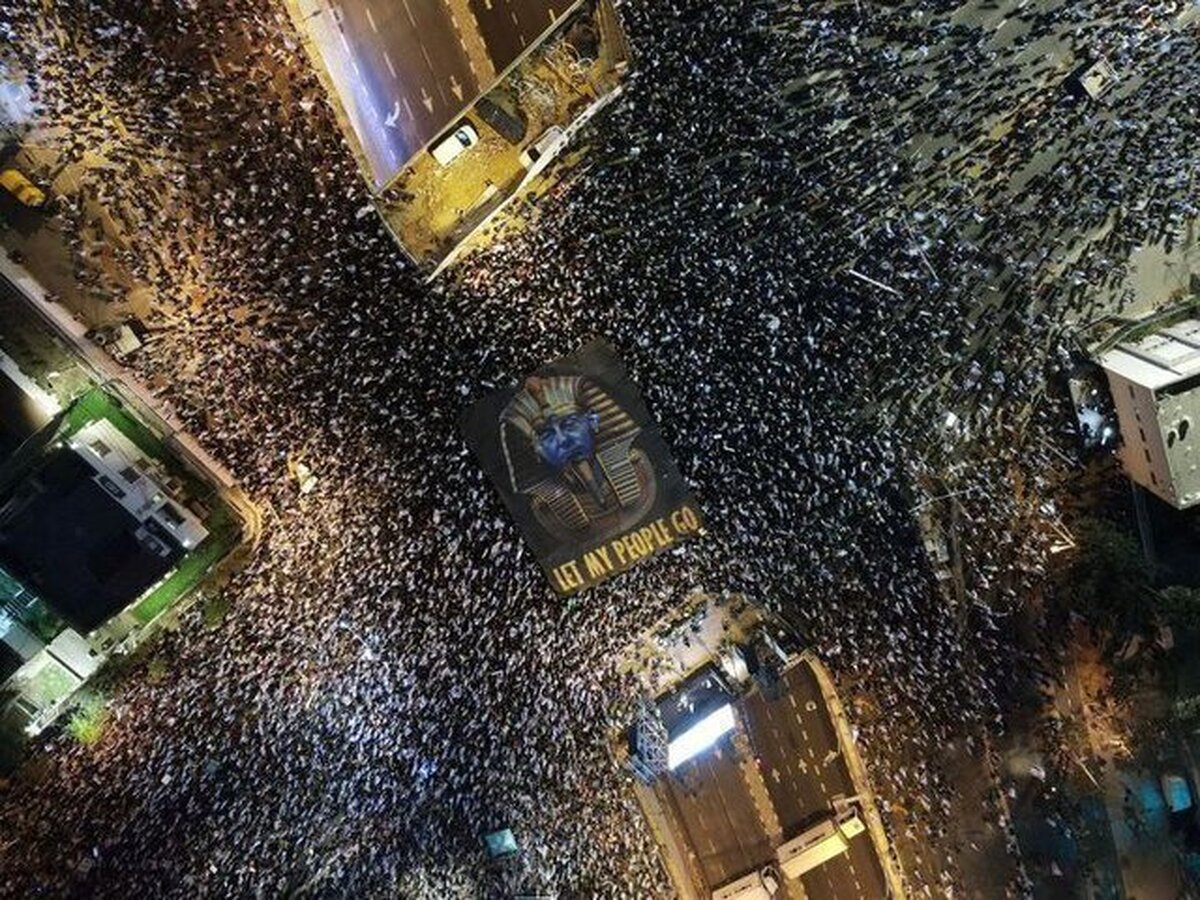 بیش از ۱۴۵ هزار نفر  در تظاهرات امشب علیه نتانیاهو شرکت کردند