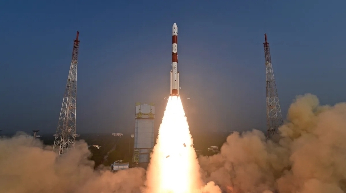نخستین ماهواره اشعه ایکس هند به فضا پرتاب شد