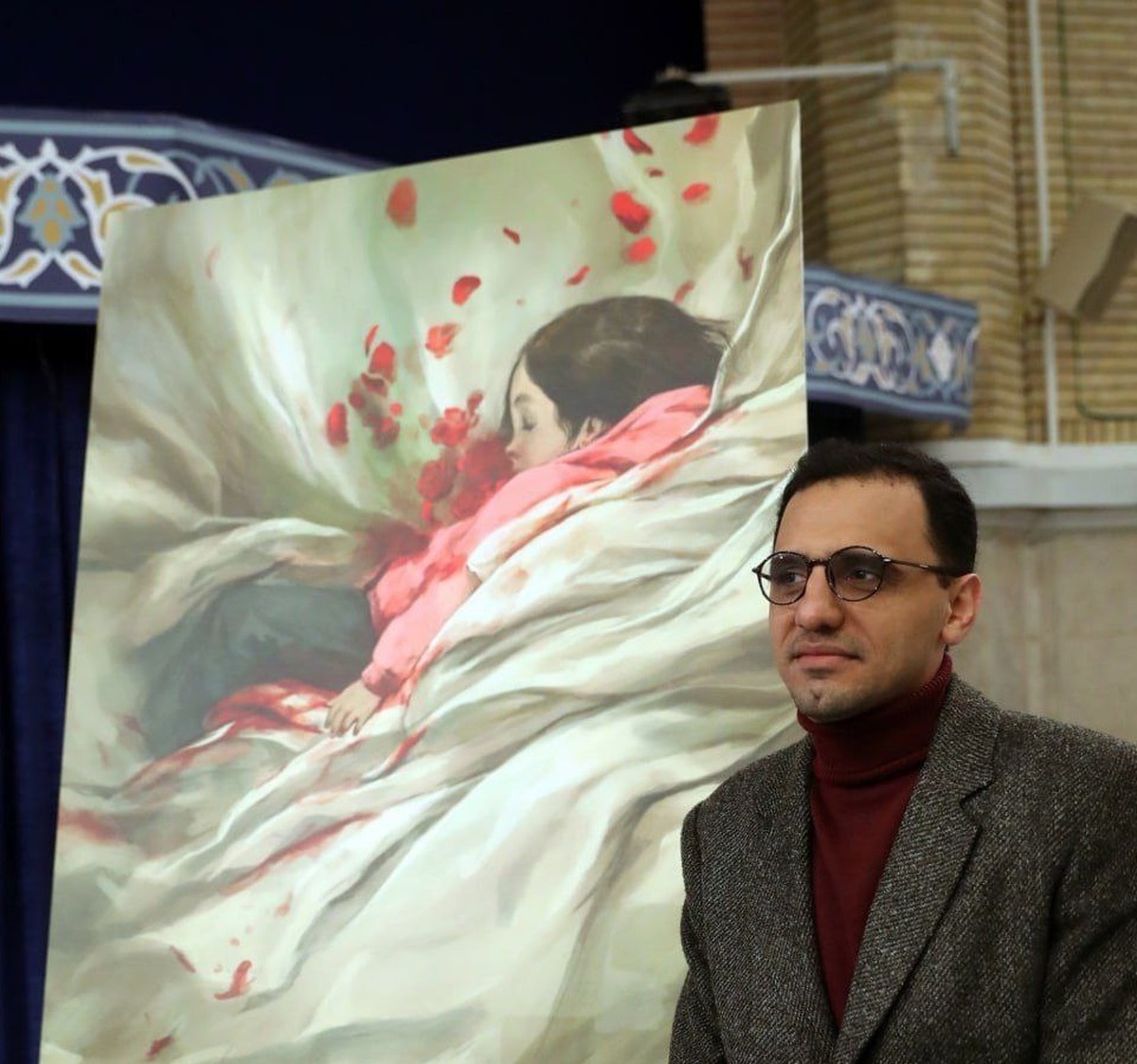«دختر کاپشن صورتی با گوشواره قلبی» در حسینیه امام خمینی(ره)