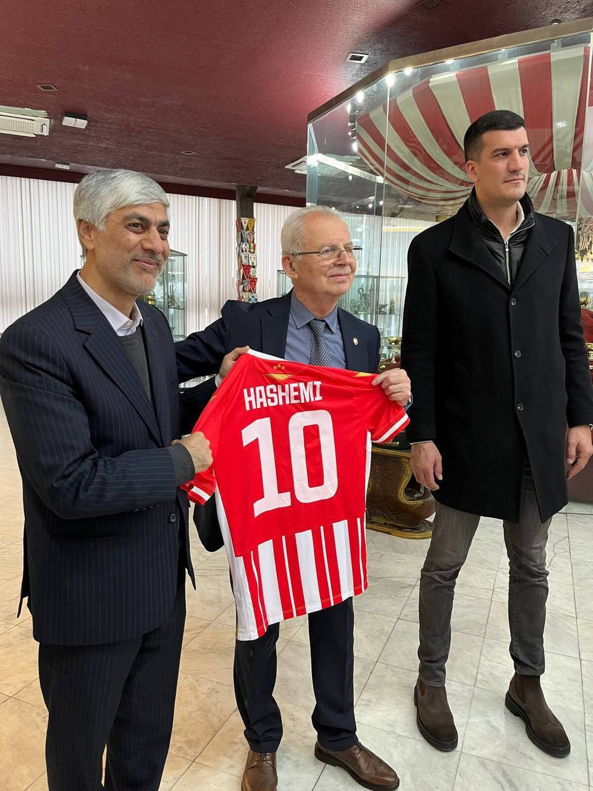 دعوت وزیر ورزش ایران برای حضور تیم ستاره سرخ بلگراد در تهران  باشگاه‌های ایرانی آماده خواهرخواندگی