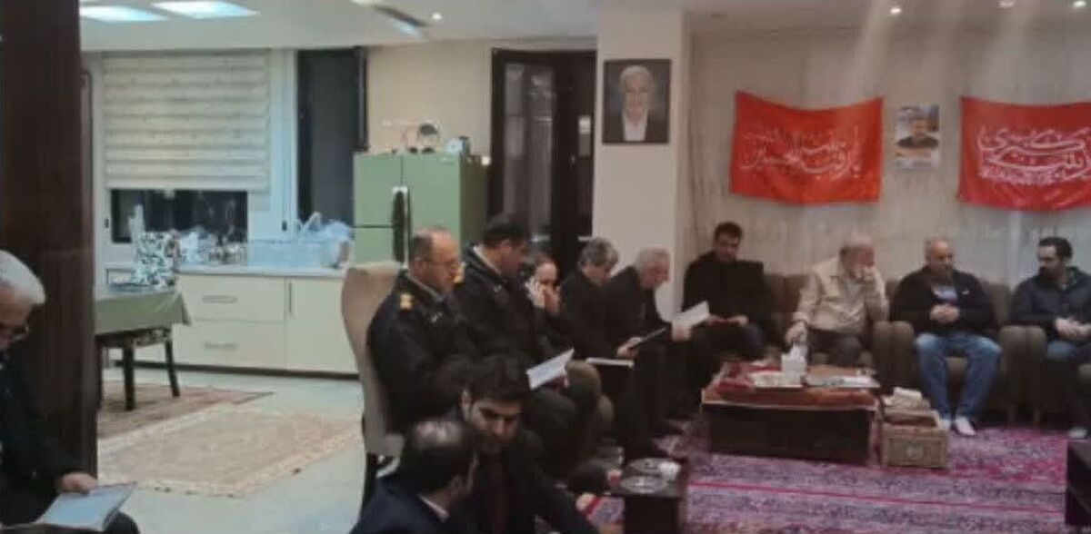 حضور رئیس کلانتری شهرک قدس در منزل شهید رضی موسوی