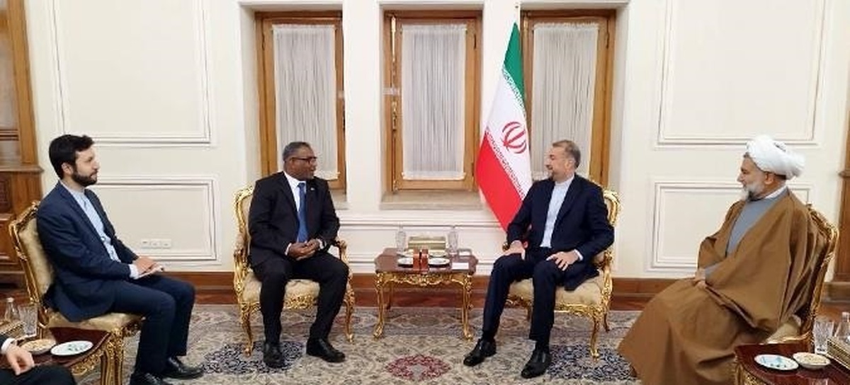 وزیر امور خارجه کشورمان دقایقی پیش با نایب رئیس مجلس الجزایر دیدار کرد