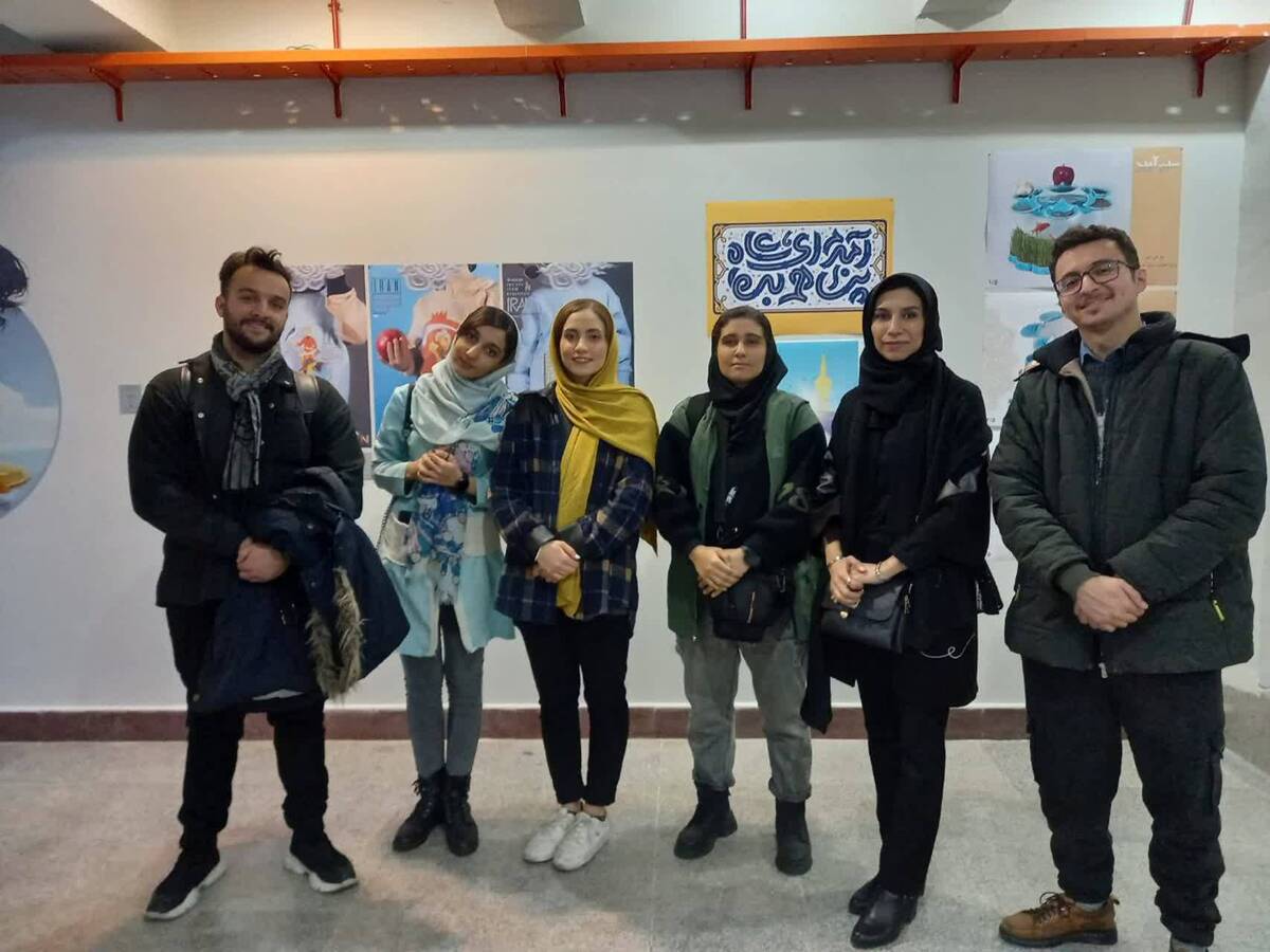 بازدید دانشجویان ناشنوای رشته‌های هنر از نمایشگاه جشنواره تجسمی فجر