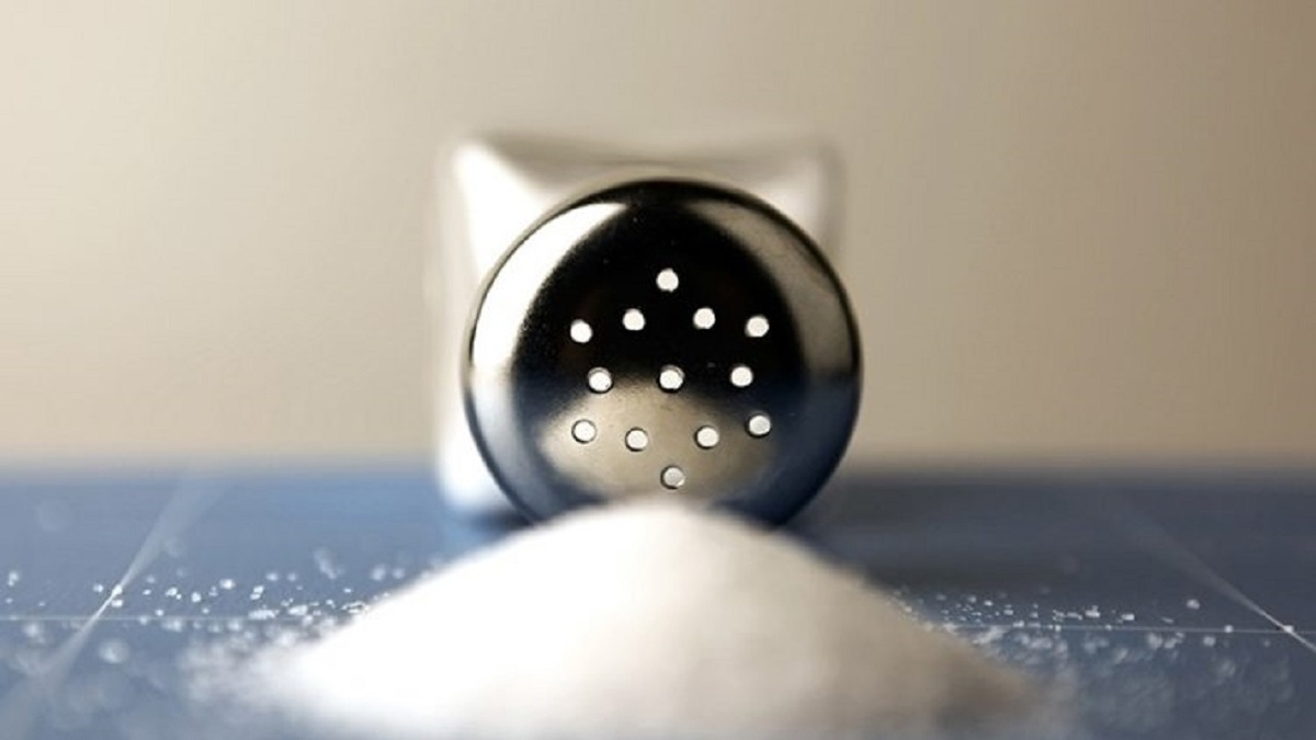 مصرف زیاد نمک باعث پوکی استخوان و سرطان معده می‌شود