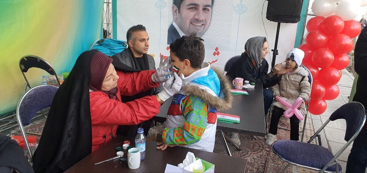 آشنایی با طب ایرانی در حاشیه راهپیمایی ۲۲ بهمن