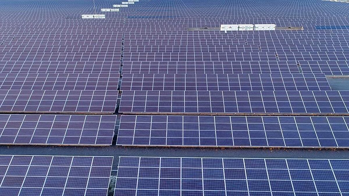 نصب پنل خورشیدی پشت بامی در هند  برق رایگان برای ۱۰ میلیون خانه 