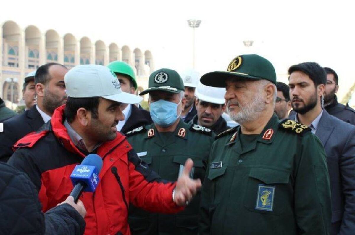 سردار سلامی: دشمن می‌خواهد ملت ایران را در حوزه سیاسی خانه‌نشین کند