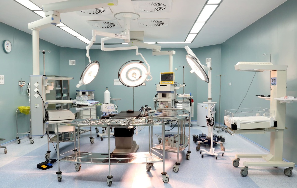 اهدای تخت اتاق عمل مجهز به بیمارستان دانشگاه آزاد شاهرود