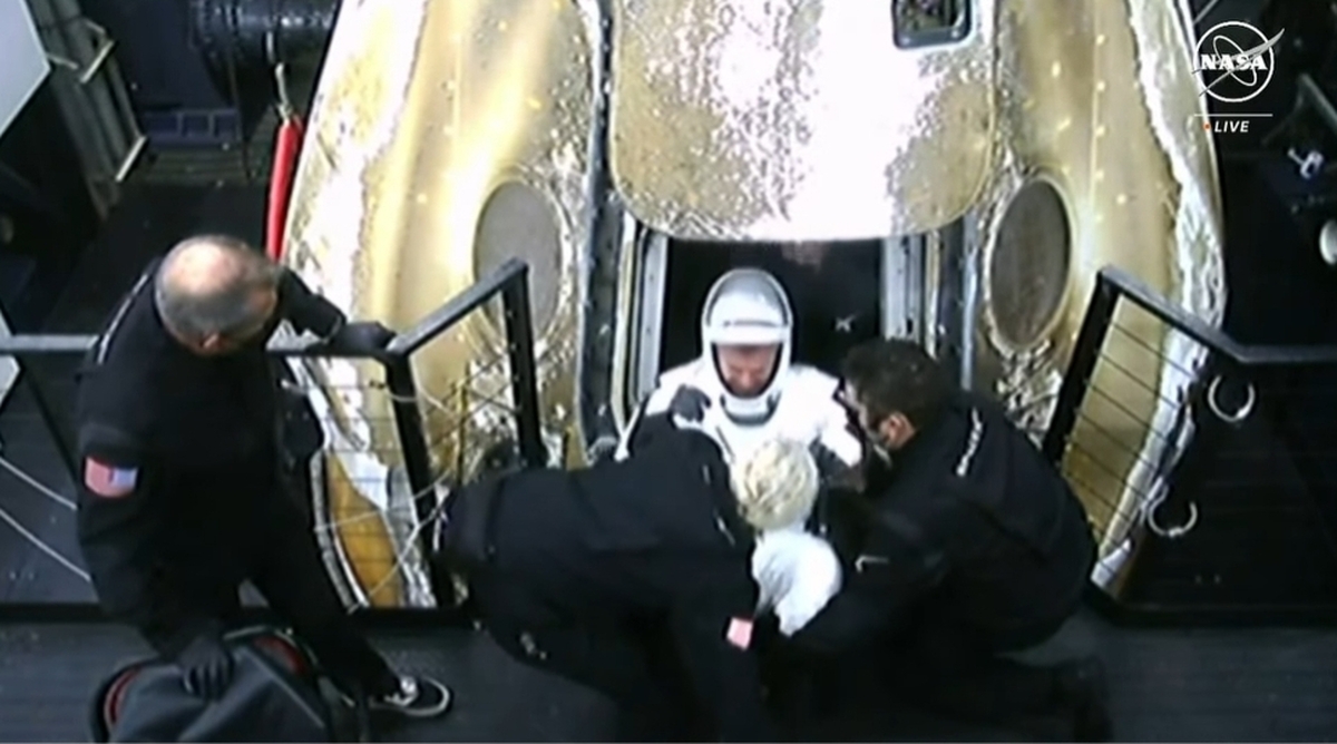 فضانوردان کرو-۷  به زمین بازگشتند