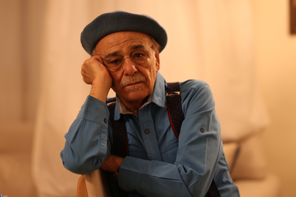 رضا بابک در تماشاخانه ایرانشهر نمایشنامه خوانی می‌کند