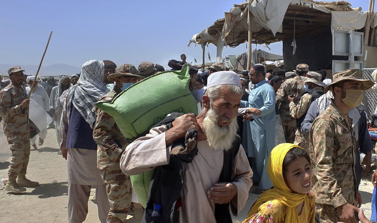 چین: غرب باید مسئولیت بازسازی افغانستان را بپذیرد