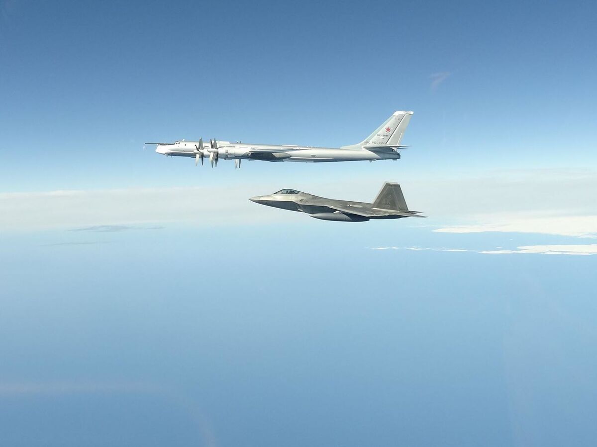 نیروی هوایی آمریکا جنگنده‌های روسیه را رهگیری کرد