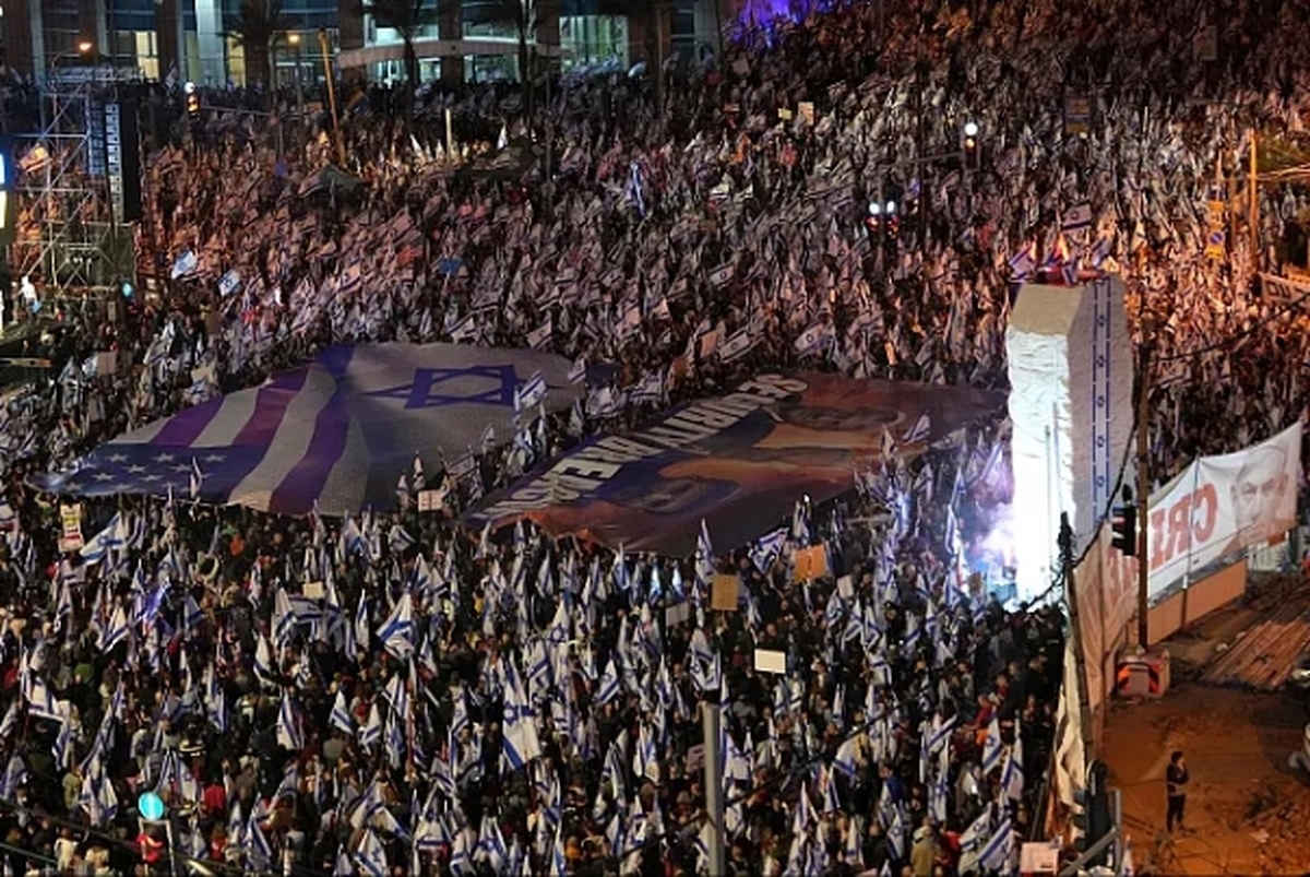 ۱۰۰ هزار معترض علیه نتانیاهو به خیابان‌های تل‌آویو آمدند