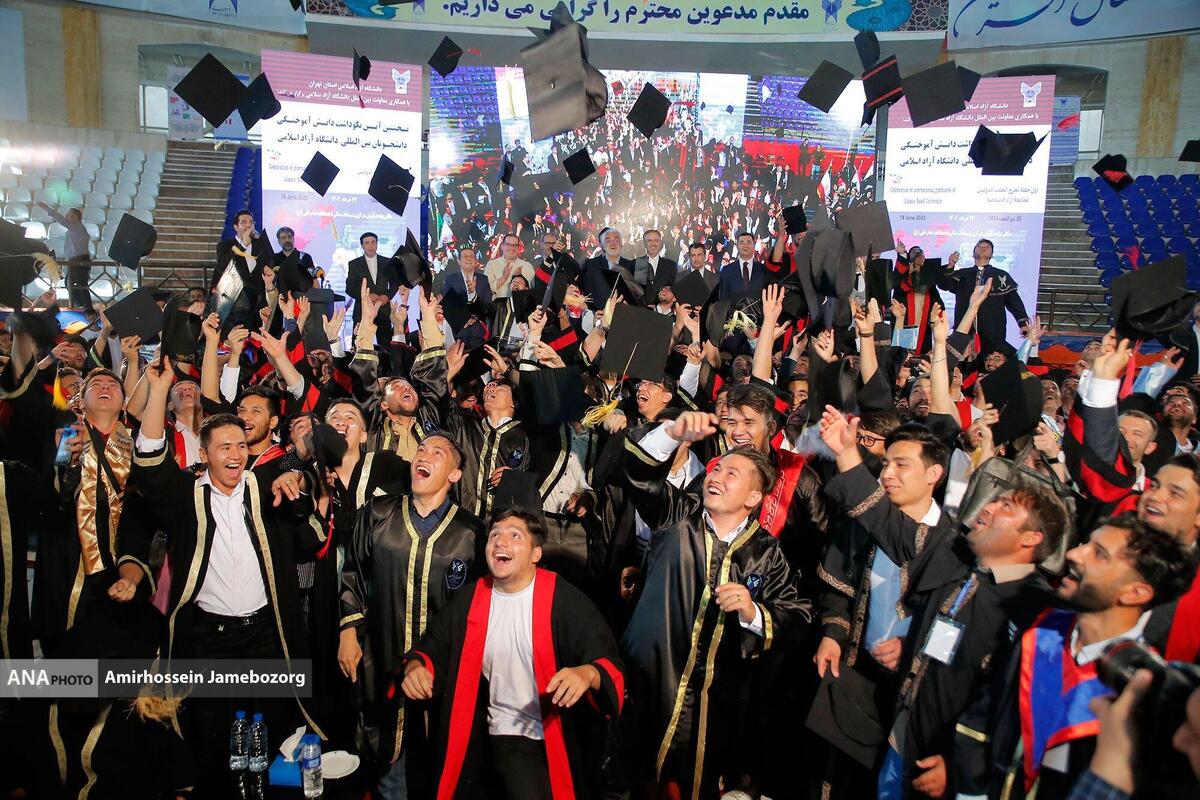 جشن فارغ التحصیلی دانشجویان غیرایرانی دانشگاه آزاد اسلامی برگزار شد + عکس