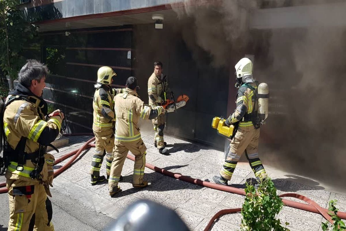 آتش گرفتن یک آپارتمان در نیاوران تهران