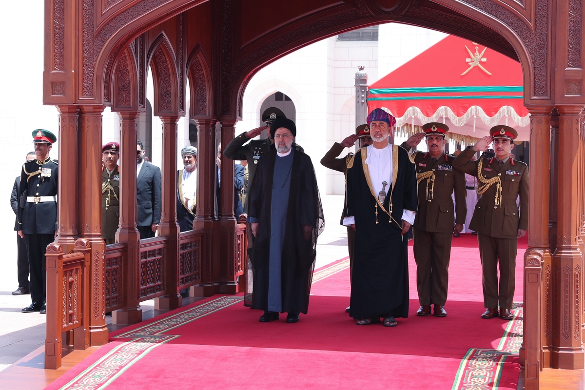 سفر سلطان عمان می‌تواند در حل مشکلات ما با غربی‌ها موثر باشد