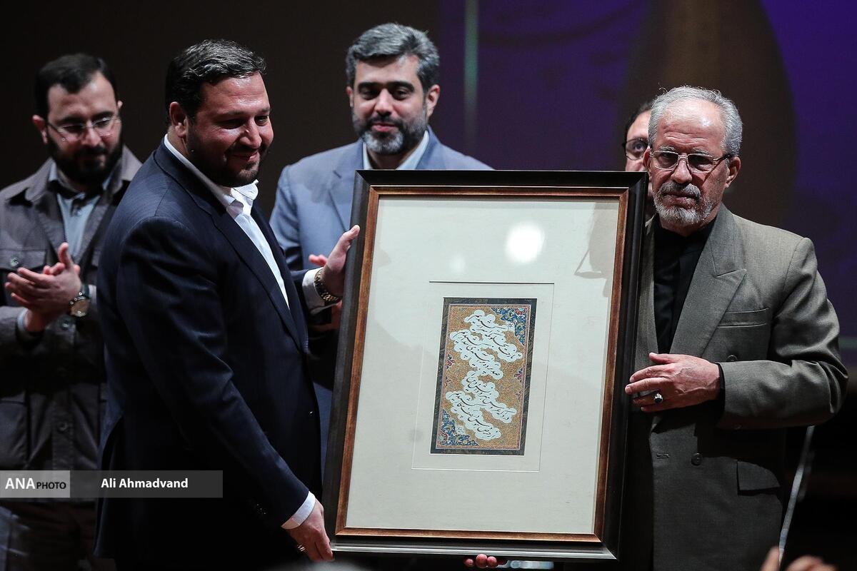 نوربخش: زنگ خطر نابودی موسیقی اصیل ایرانی زده شده است  نشان درجه یک هنری به محمدیان اهدا می‌شود
